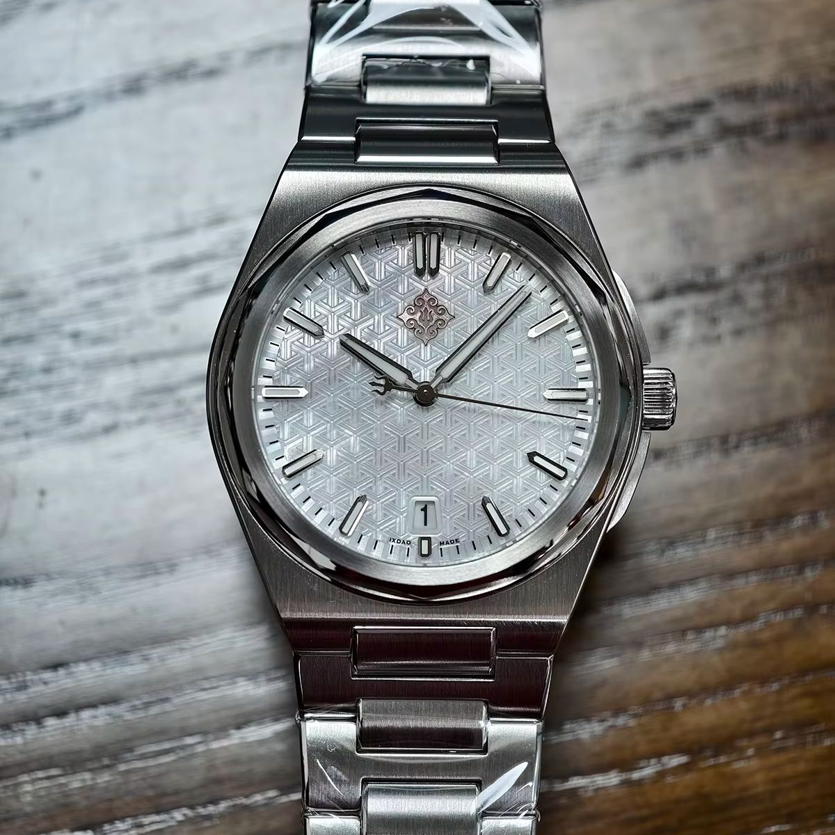 IX&DAO 2026 New Warrior 37mm M - đánh giá và giá Omega Watch Constellation